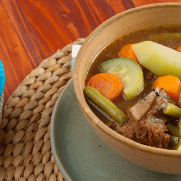 Sopa de res con tortillas